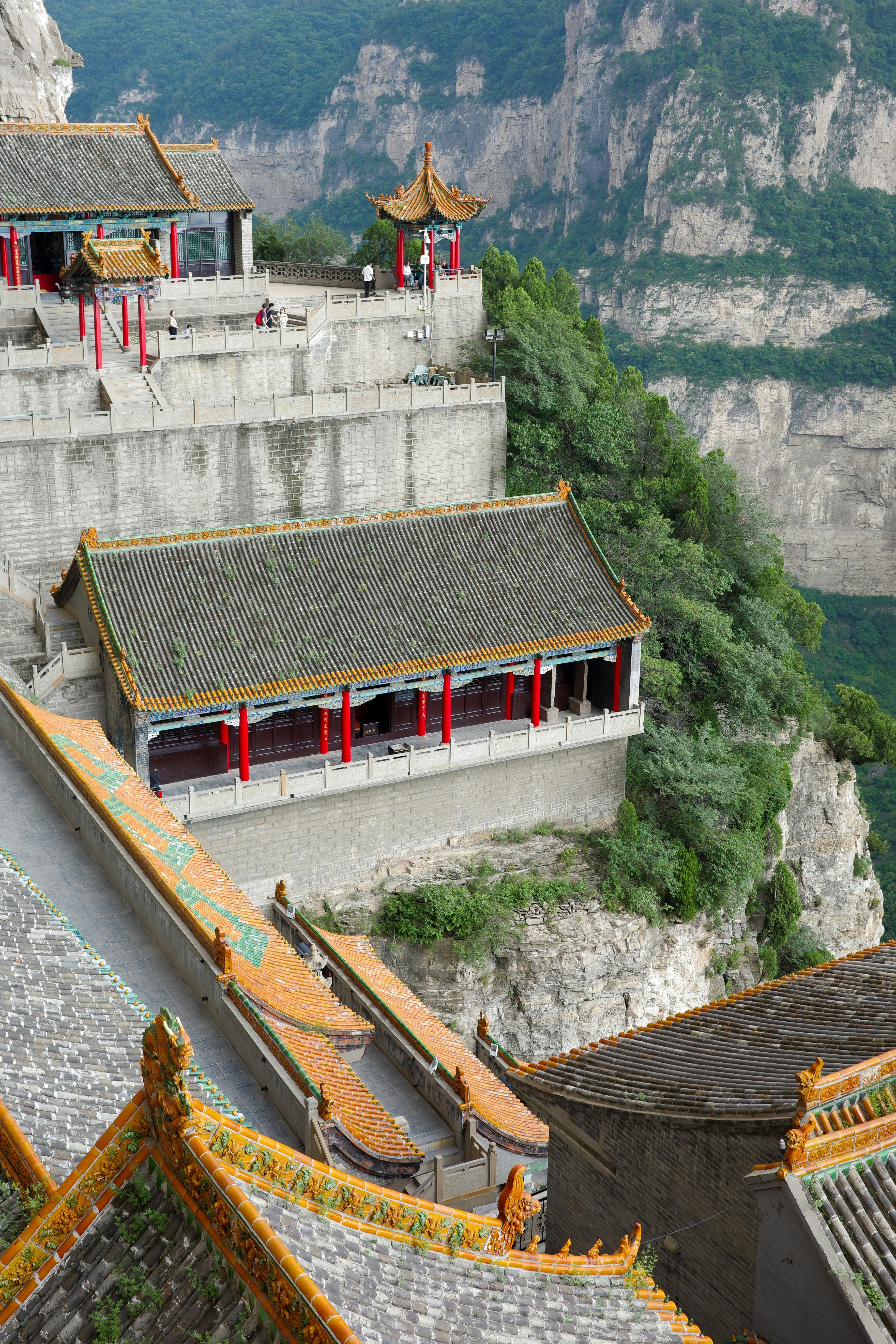 懸空寺の断崖絶壁（九蛇城の側面）