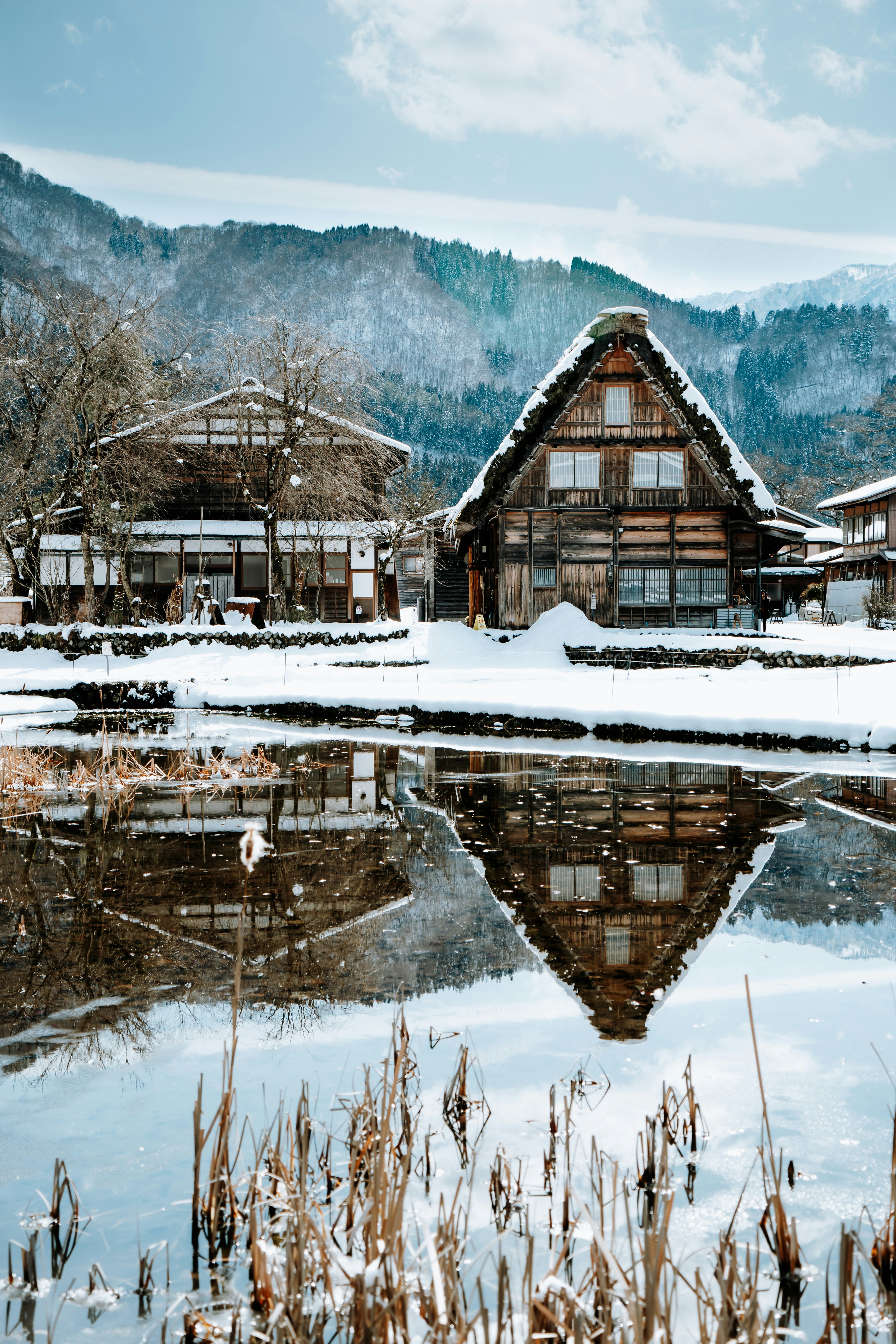 雪降る鈴後（白川郷）